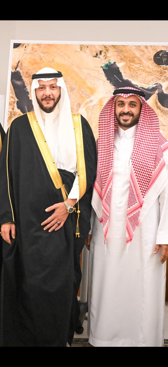 صاحب السمو الملكي الأمير سعود بن نهار آل سعود والرئيس التنفيذي الأستاذ علي خليف خلال حفل تدشين الجمعية المركزية السياحية