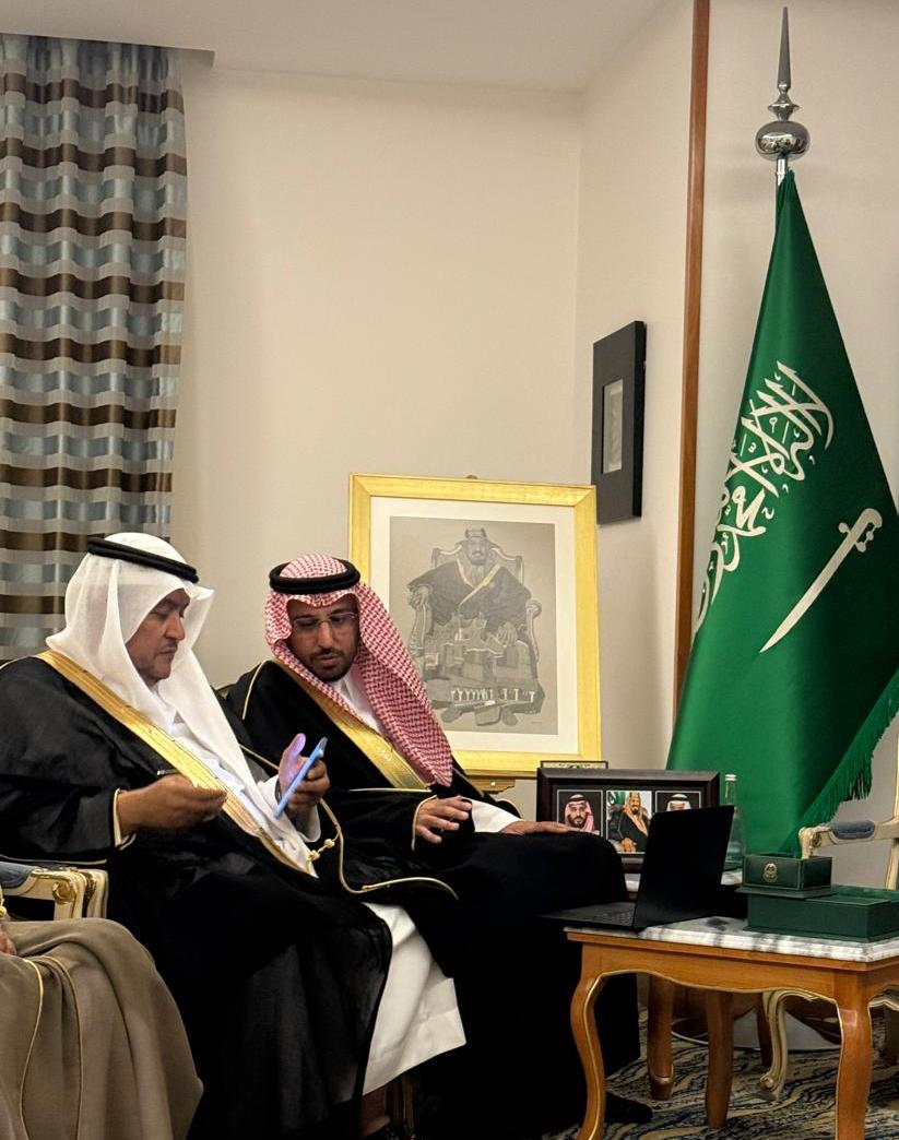 سعادة الأستاذ معن علي العنقري — مدير عام الإدارة العامة للجمعيات التعاونية، ورئيس الجمعية المركزية السياحية الأستاذ محمد السناني